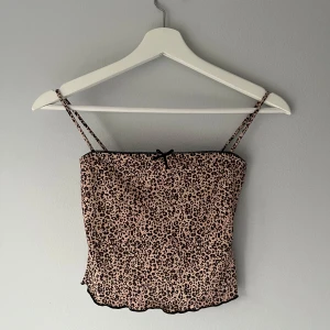 Leopardlinne Bershka - Leopardlinne/tubtopp med band från bershka i nyskick 