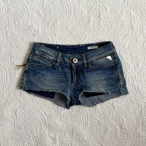 Vintage lågmidjade shorts - Midja 70cm i omkrets