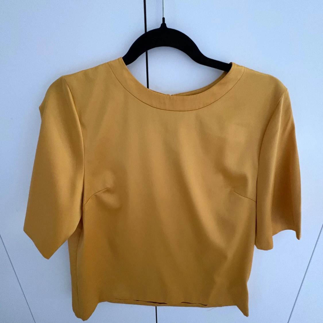 Gul topp från Stylein