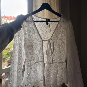Vit söt blus  - Sååå fin till våren o sommarn!!🧡