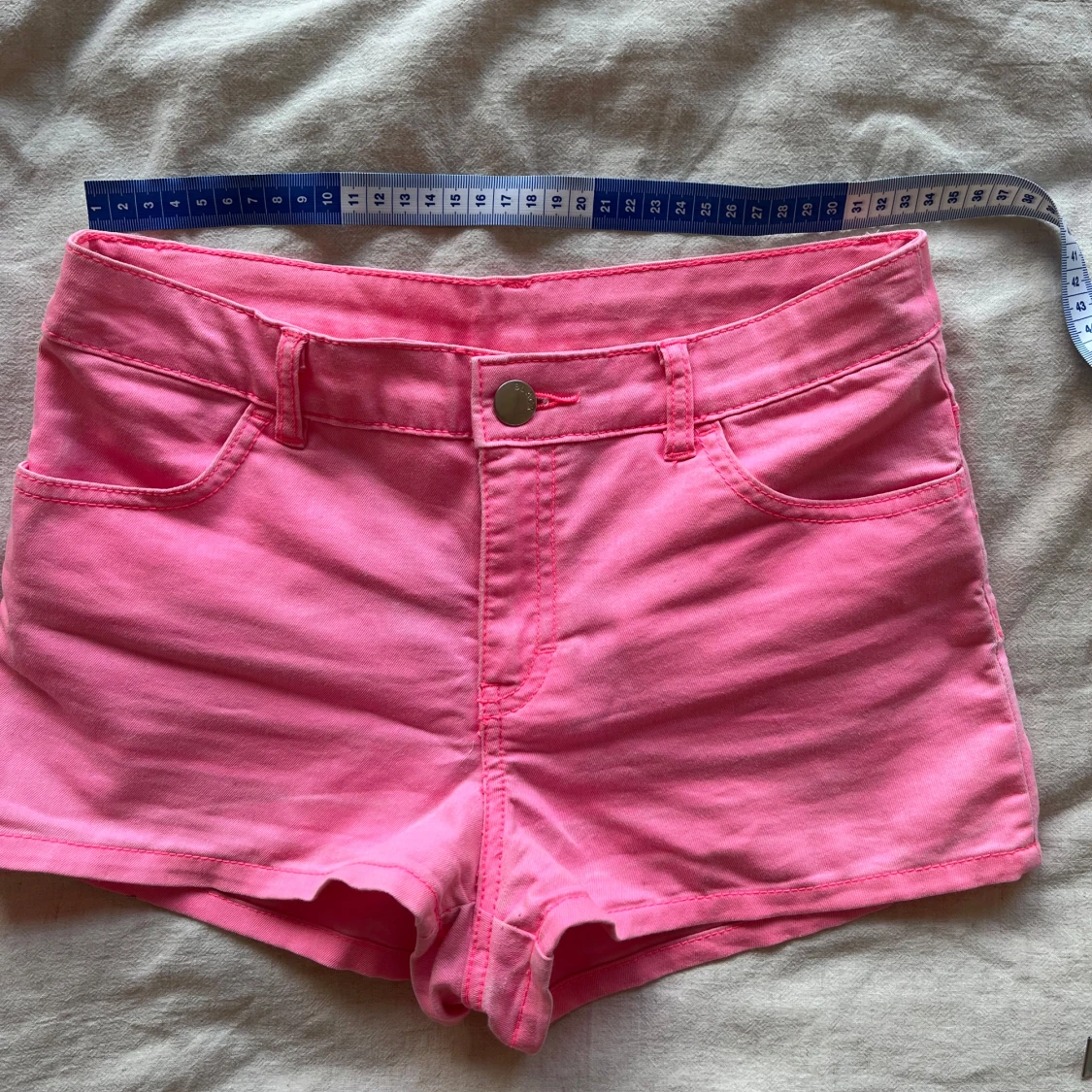 Rosa shorts från Divided - 1