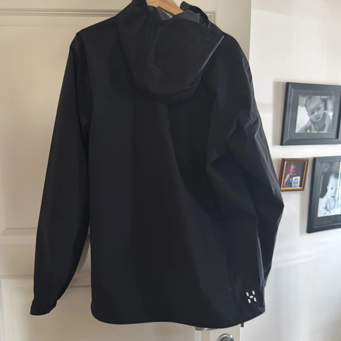 Svart vindjacka från Haglöfs - 2