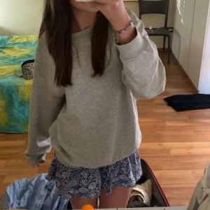 Mönstrad kjol Zara  - Säljer min fina mönstrade kjol från Zara då den it kommer till använding, perfekt nu till sommaren❤️