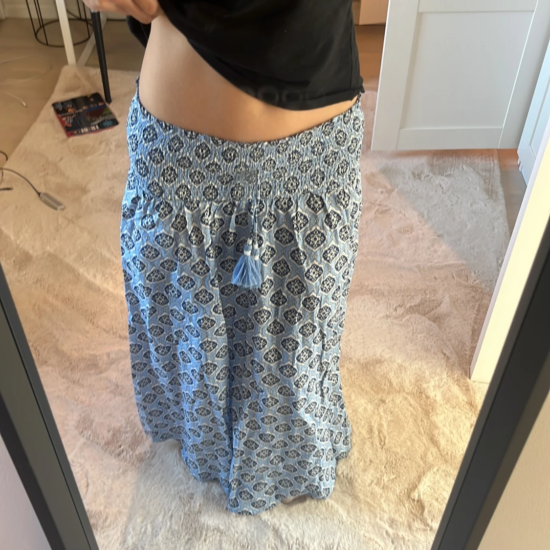 Blå mönstrad kjol från Gina Tricot - 1