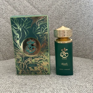 Paris Corner Khair Pistachio edp - Doftnoter🍐🍦💚🌸 Toppnoter: pistagenöt, glass, bergamott, hasselnöt, kardemumma, rom Hjärtnoter: päron, hallon, jasmin, pion, vit persika, geranium Basnoter: vispad grädde, marshmallow, sockervadd, tonka böna, cederträ  100 ml
