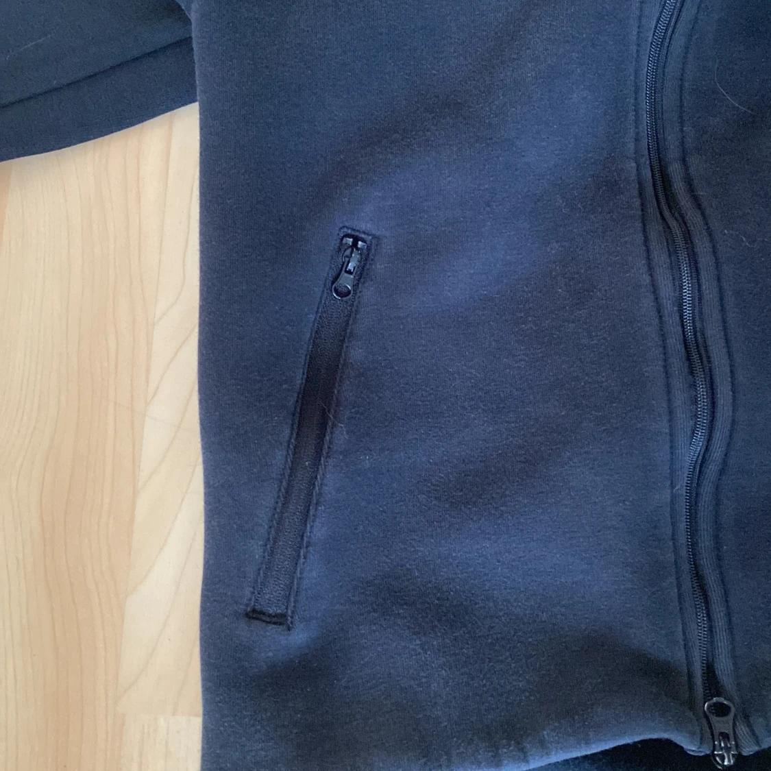 Svart huvtröja från Nike - 1