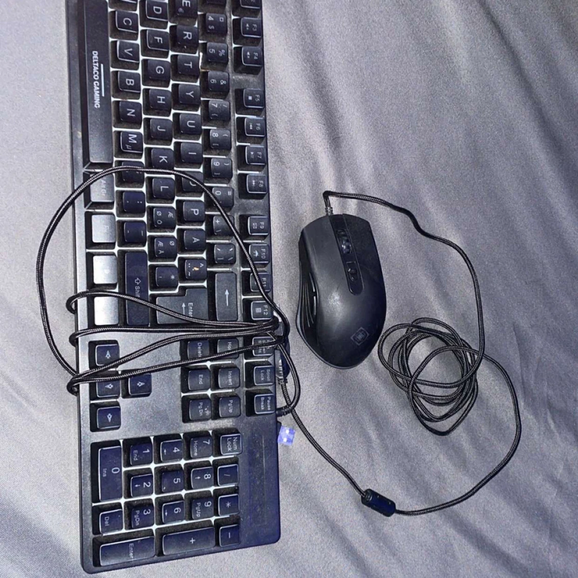 Svart tangentbord och mus - 1