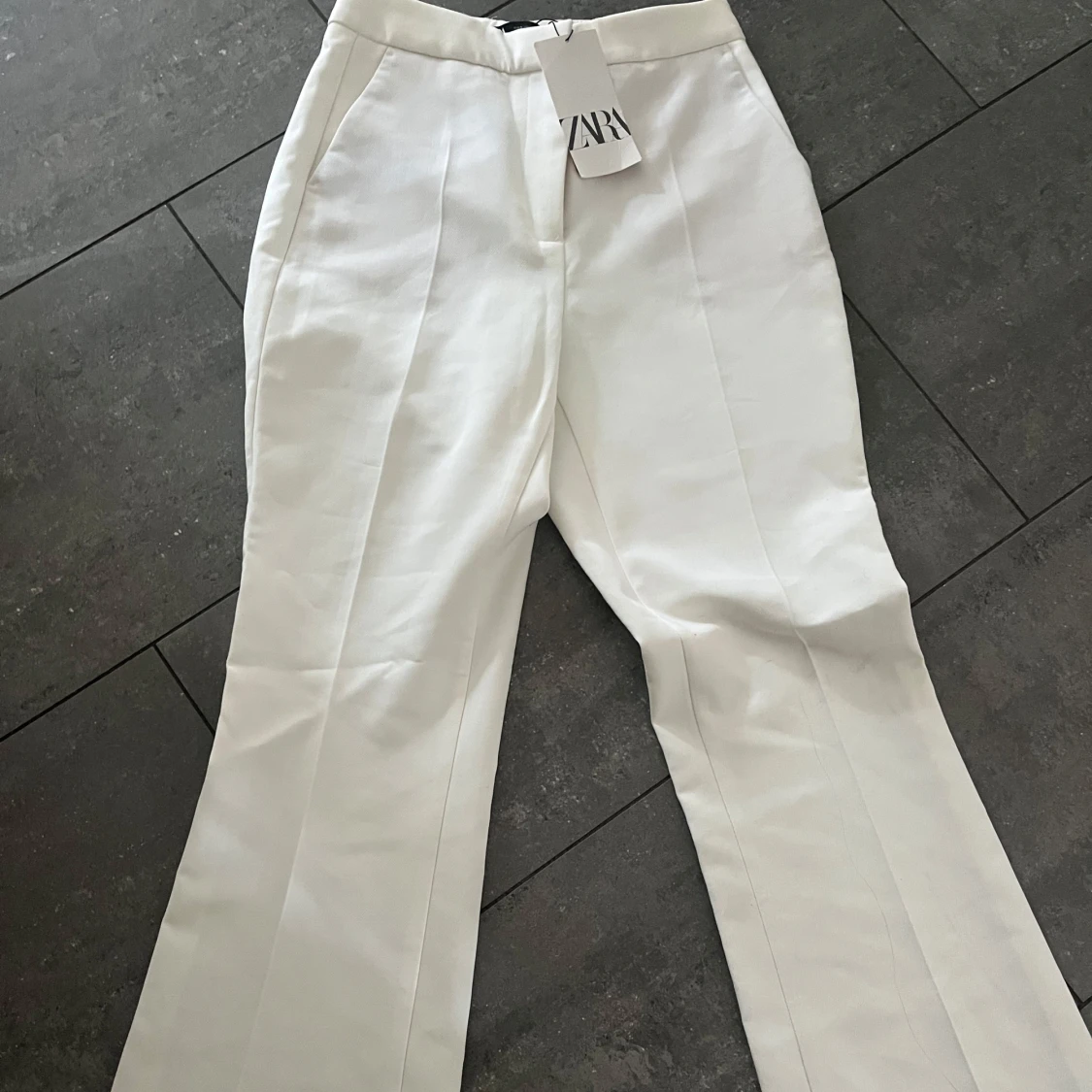 Vita kostymbyxor från Zara