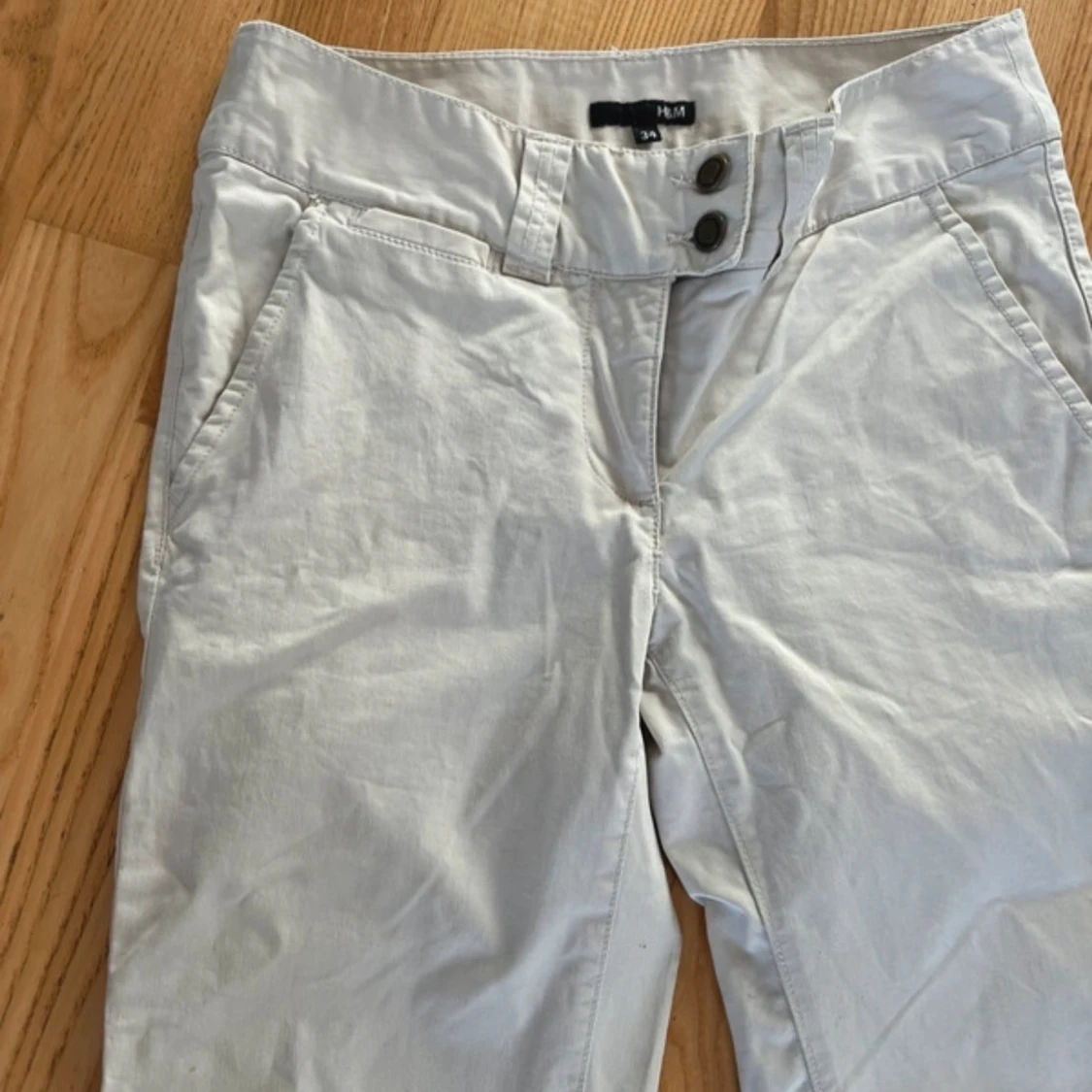 Beige byxor från H&M - 2