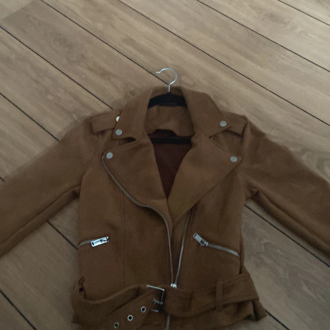 Brun jacka med bälte - 2