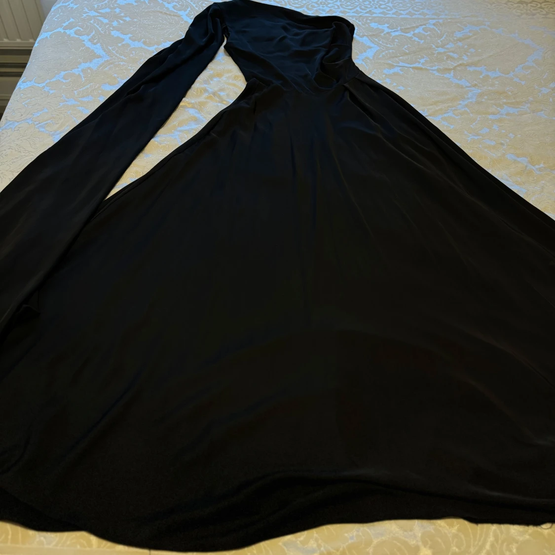 Svart oneshoulder klänning - 1