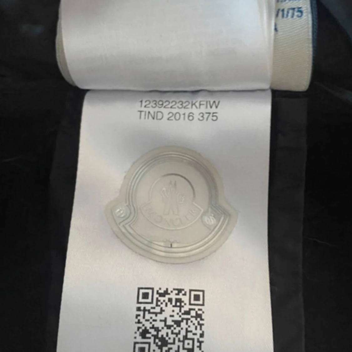 Svart cardigan från Moncler (pris kan diskuteras)  - 2