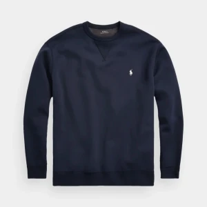 Mörkblå tröja från Polo Ralph Lauren - Säljer en stilren mörkblå tröja från Polo Ralph Lauren med det klassiska logotypbroderiet på bröstet. Tröjan har långa ärmar och en rund halsringning. Perfekt för en avslappnad och snygg look.