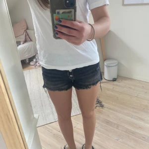 Jeansshorts Zara - Superfina jeansshorts från Zara 😍😍 storlek 13-14 år och passar XS/S🥰🥰