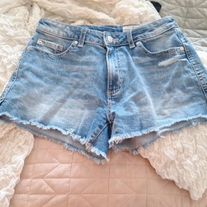 Jeans shorts - Ett par blå jeans short från cubus, hör av er vid frågor💕