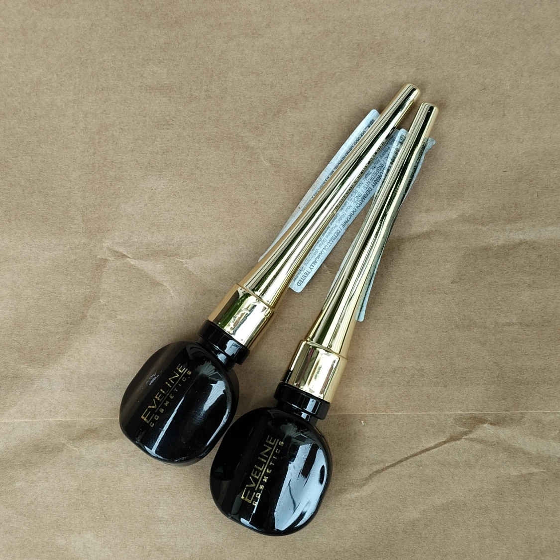 Två stycken Eveline Cosmetics Celebrities Eyeliner i färgen svart - 2