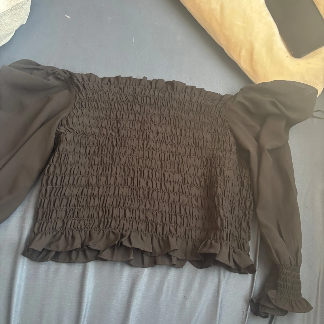 Svart offshoulder blus 