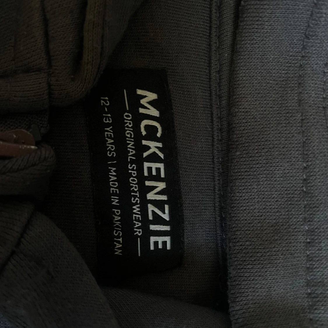 Mörkgrått mjukis set från McKenzie med dragkedja - 3