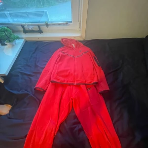 Nike tech sett -  Nike tech sätt i storlek XS kan även säljas separat