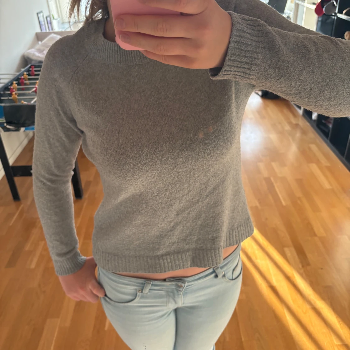 Grå stickad tröja