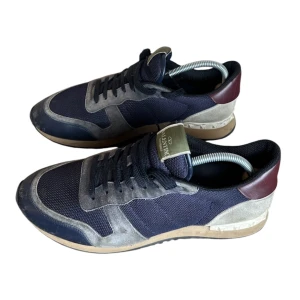 Valentino  - Valentino Rockrunners. Storlek 43. Skick 8/10 med Dustbag pris 1590kr 