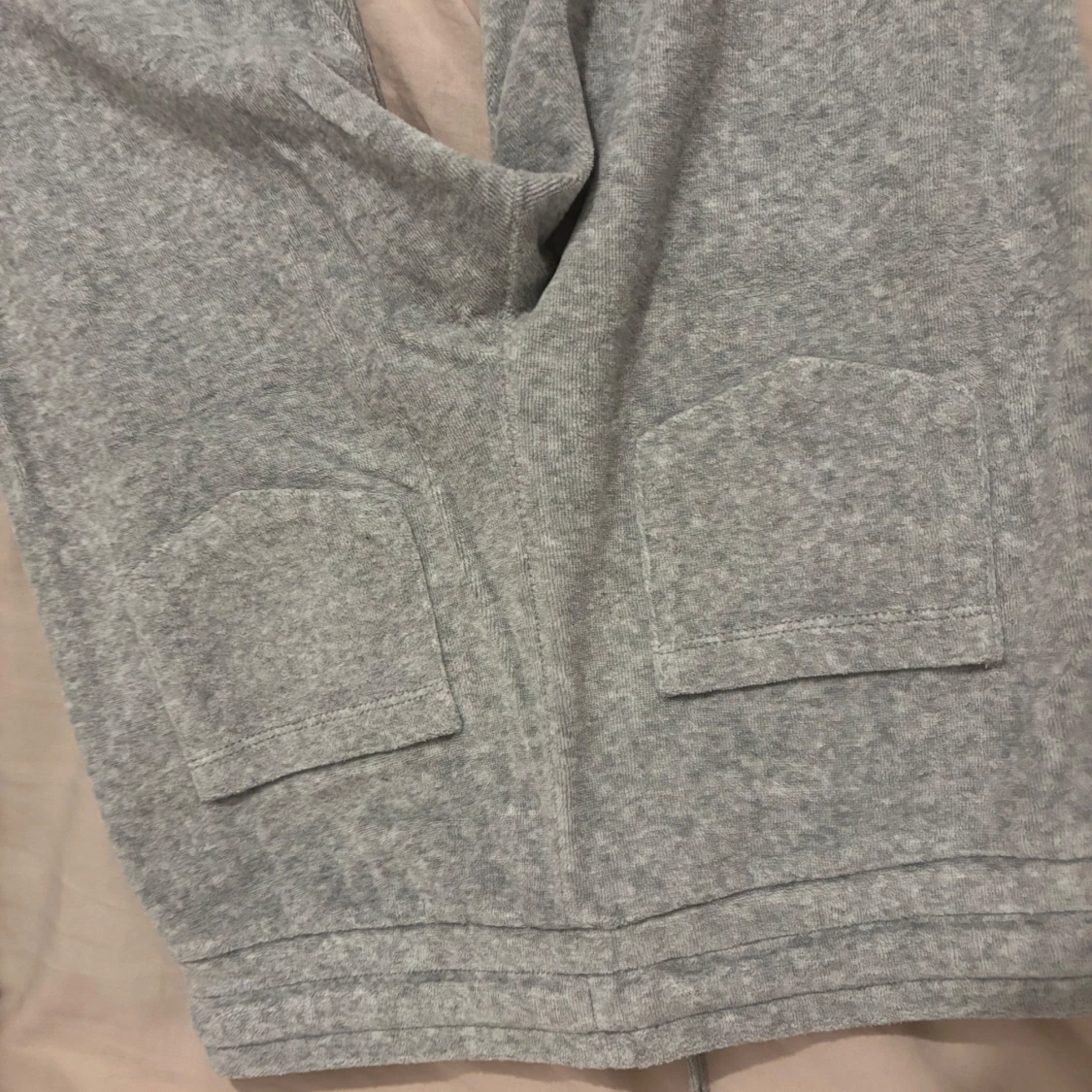 Grå mjukisbyxor från Gina Tricot - 1