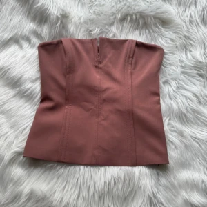 Zara topp - Snygg brun/vinröd topp från Zara som endast är testad