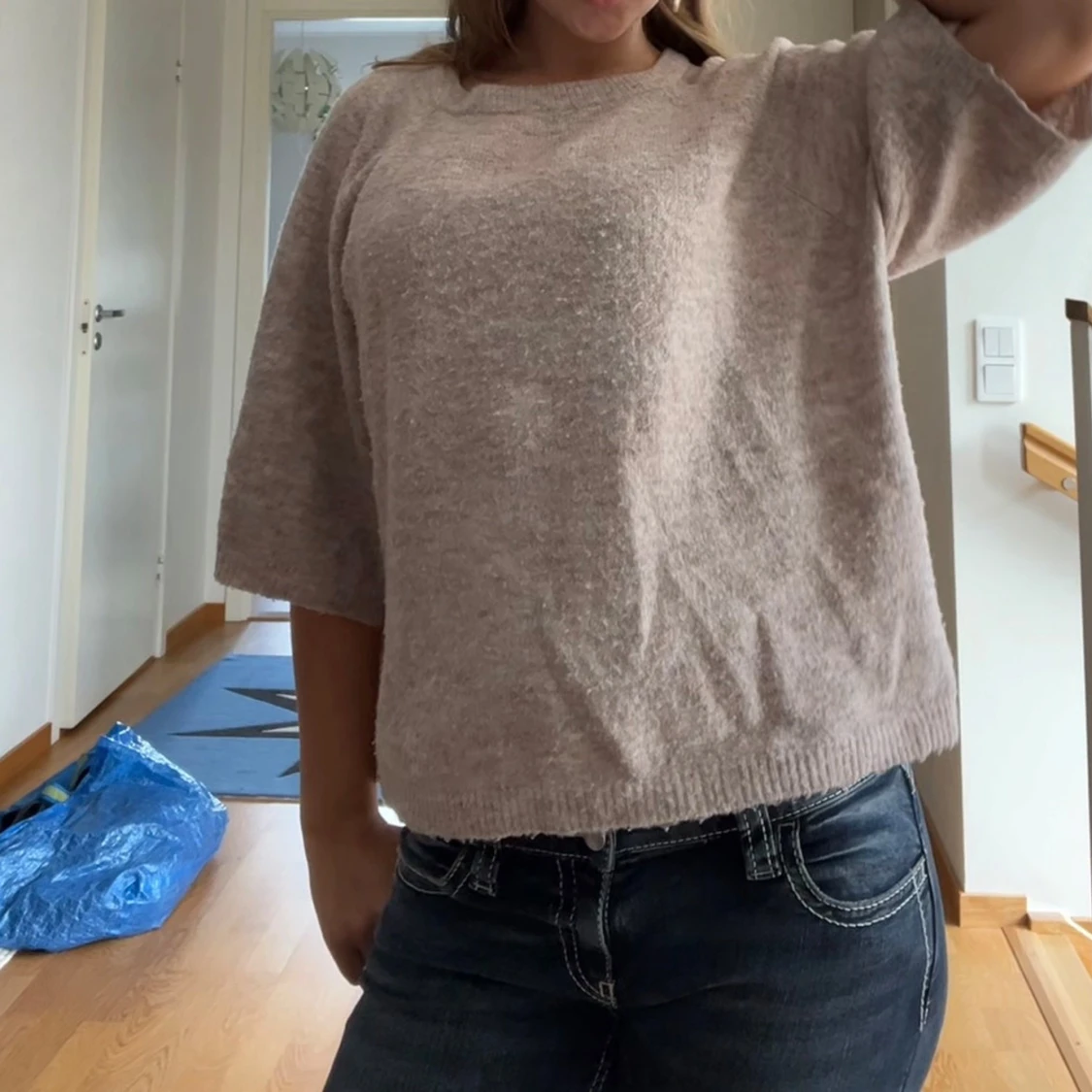 Beige stickad tröja med trekvartsärm - 1