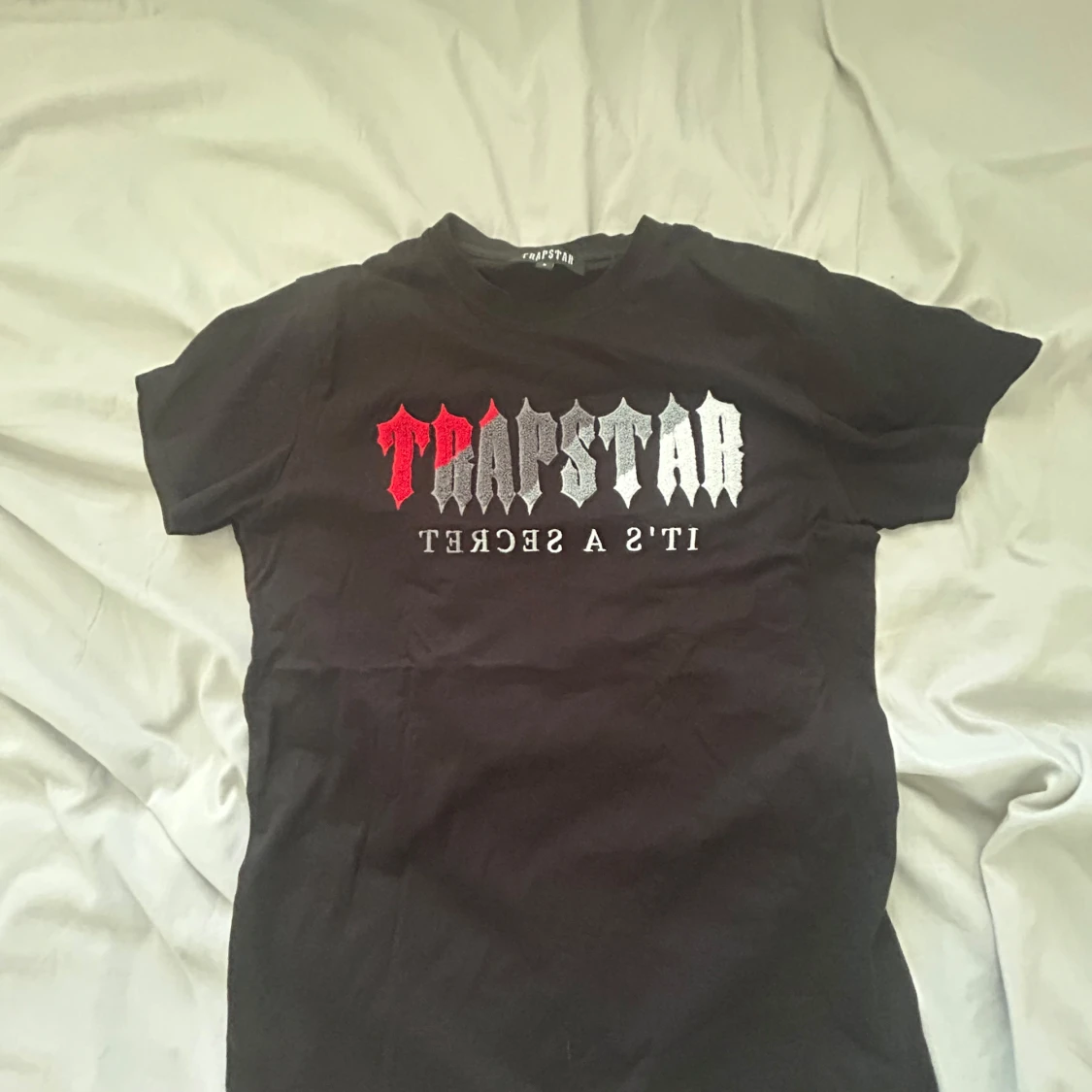 Svart Trapstar t-shirt med brodyr