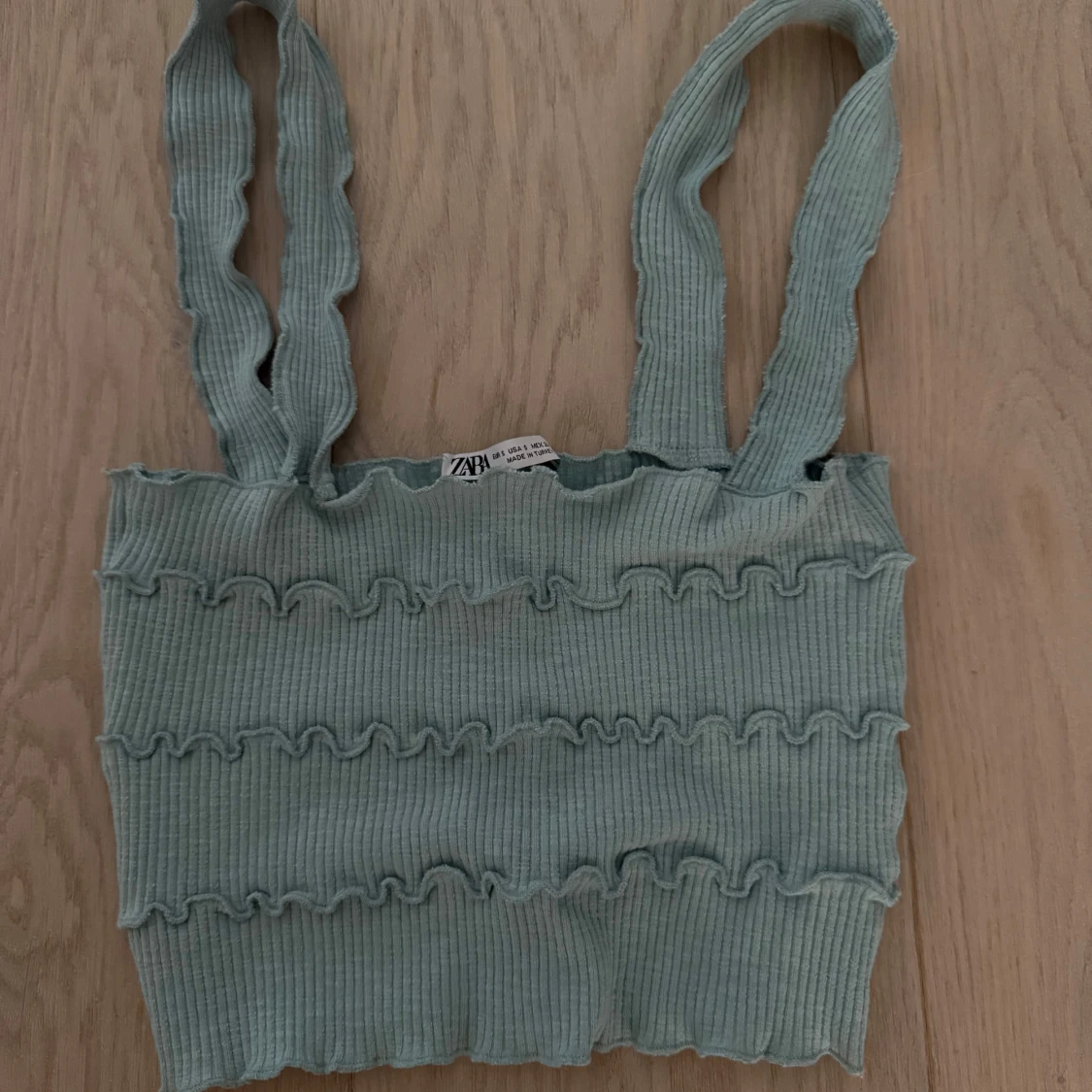 Ljusgrön ribbad linnetopp från Zara