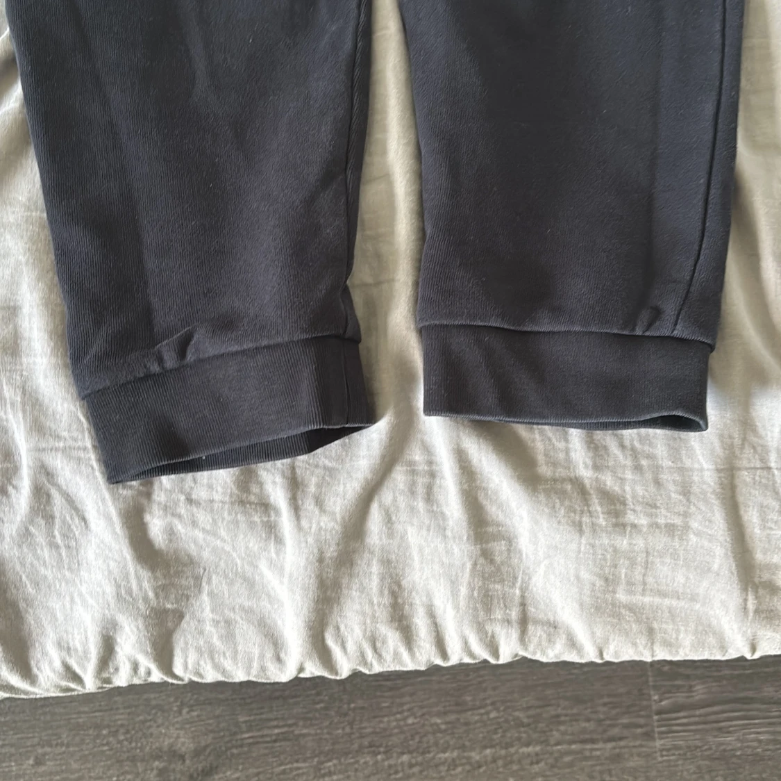 Svarta mjukisbyxor Peak Performance M - 1