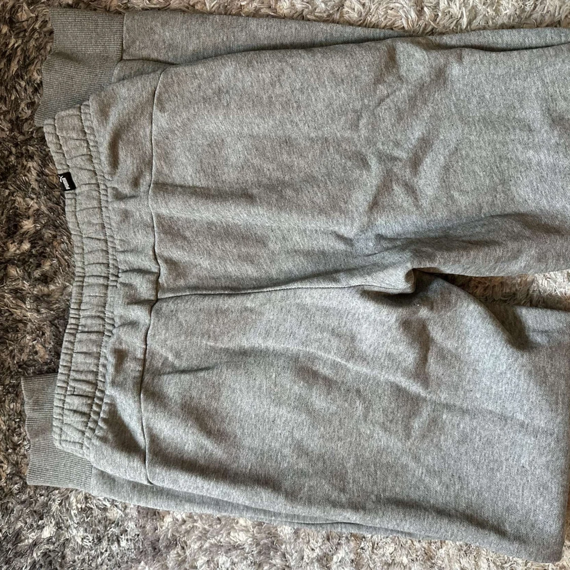 Grå mjukisbyxor från Puma - 2