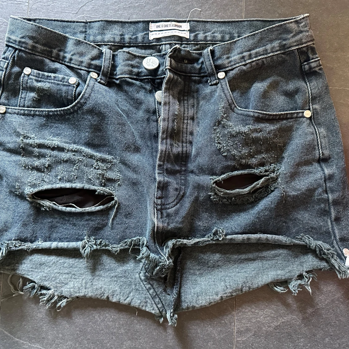 Svart jeanskjol från One Teaspoon