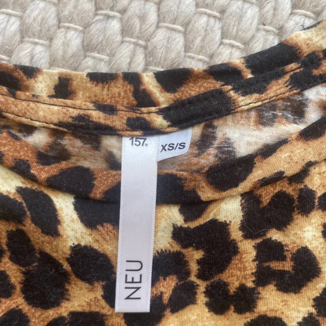 Leopardmönstrad topp från NEU XS/S - 2