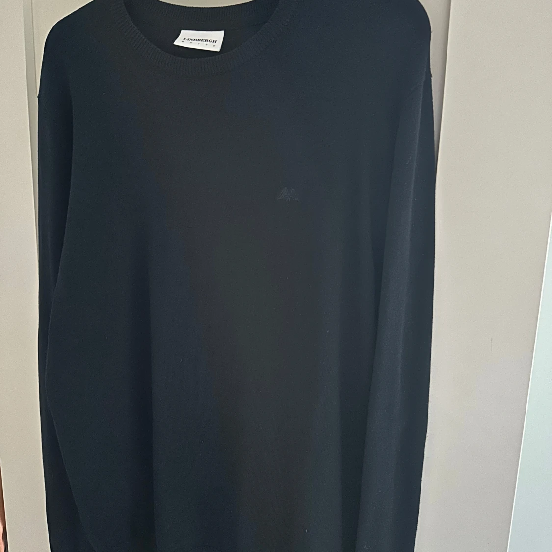 Marinblå stickad tröja från Lindbergh - 3
