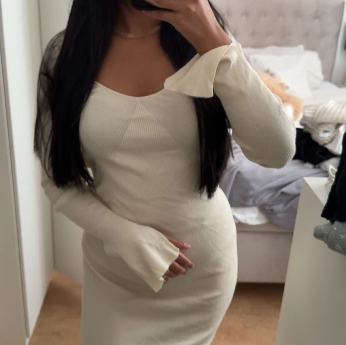 Vit ribbad långärmad klänning - 1