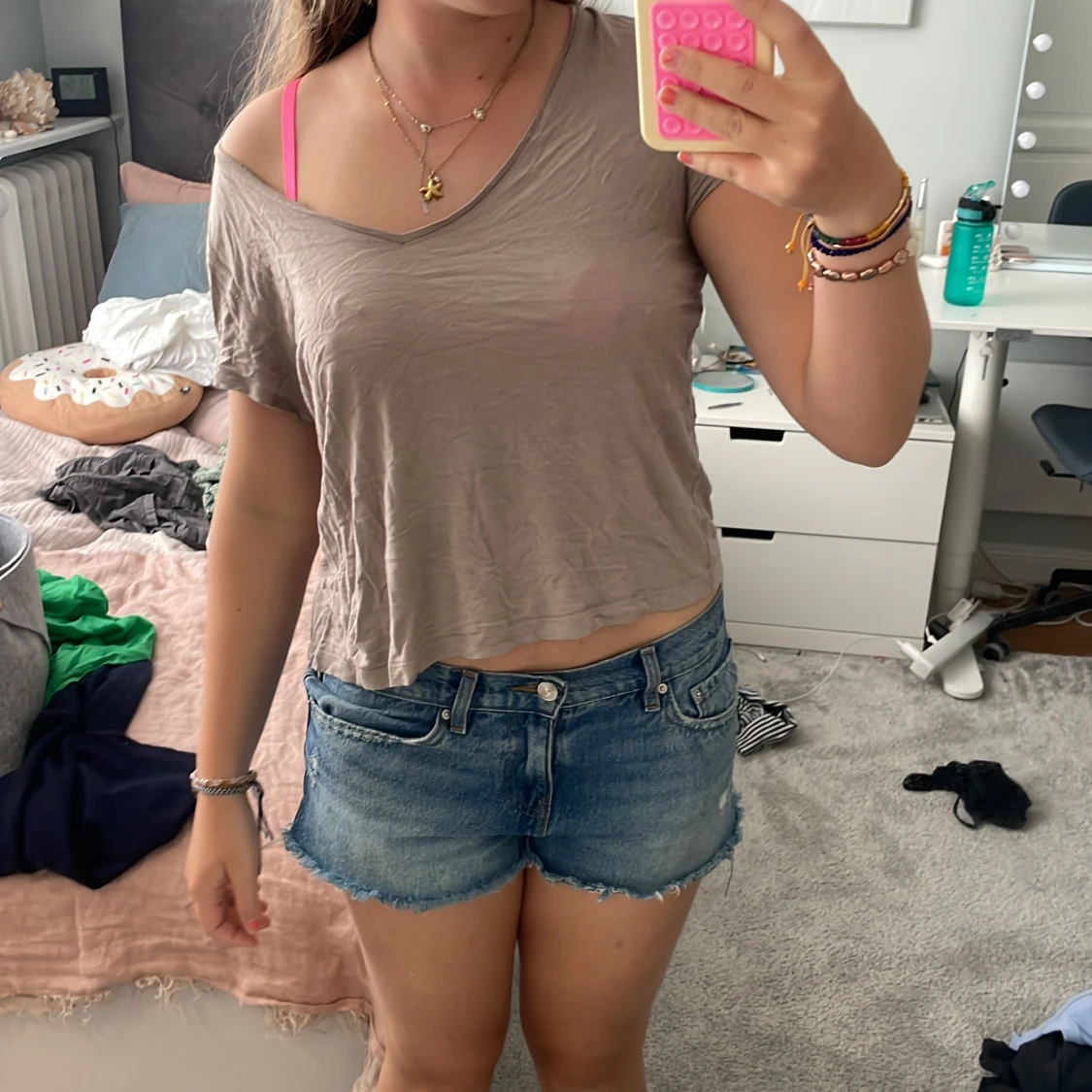 Beige croppad t-shirt från Lindex