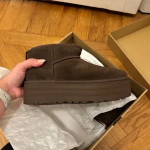Uggs Platform - Uggs Platform. Sparsamt använda. Fler bilder kommer. Nypris: 2199:-.