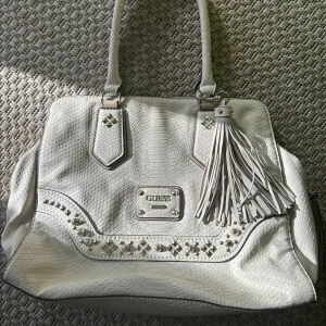 guess bag - guess bag, bought secondhand. the bag has a little imperfections like staining and sings of wear. 