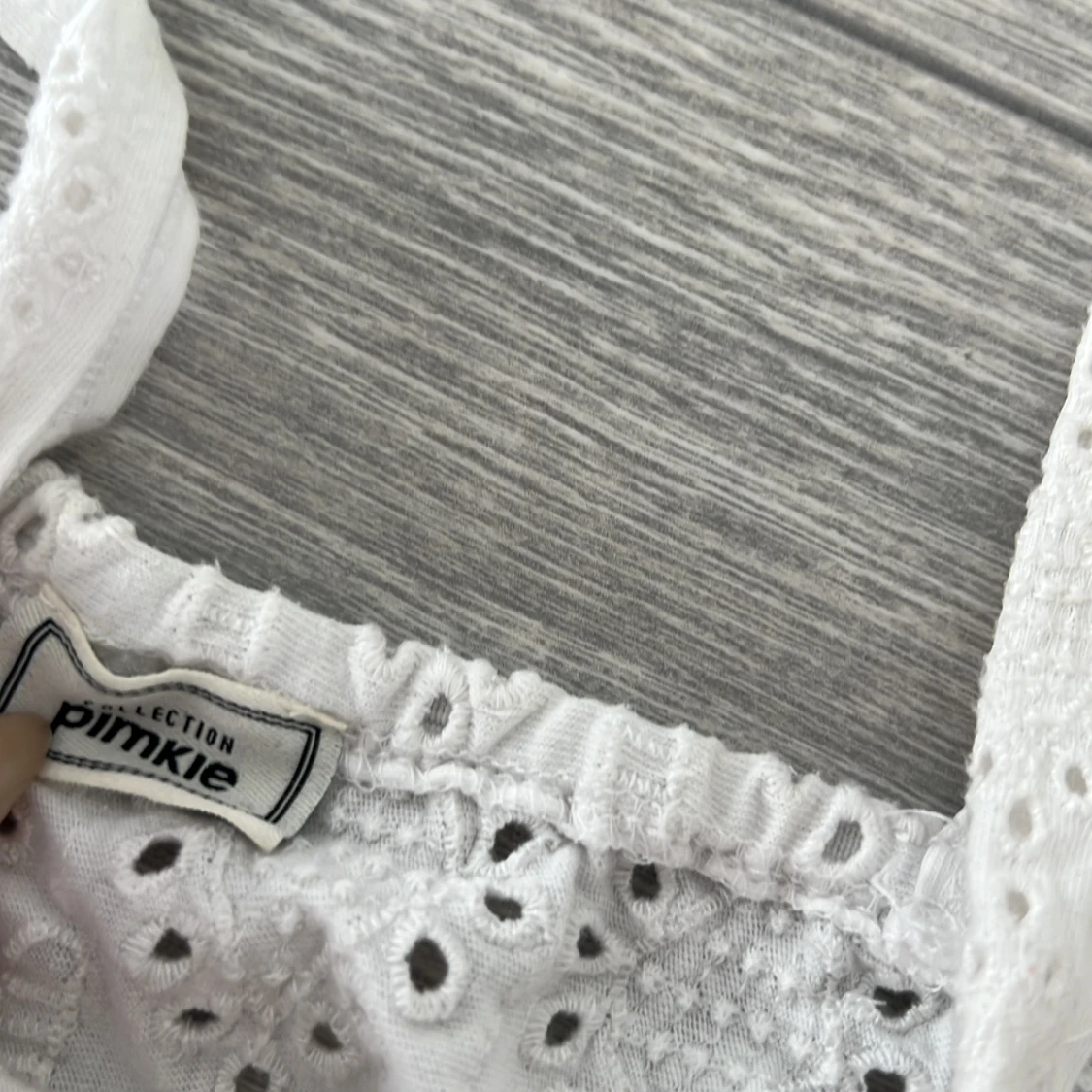 Vit broderad linnetopp från Pimkie - 2