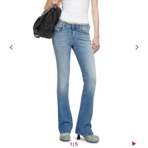Blå bootcut jeans - Ljusblå bootcut jeans från diesel. I storlek w:25 l:32