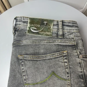 Jacob Cohën limited edition jeans (nummer 1 av 239) - Säljer dessa sjukt rare Cohën jeans där exemplaret har nummer 1 av 239 stycken. Nypriset är över 5500 kr och dessa jeans har en helt perfekt passform.