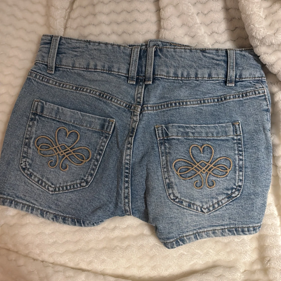 Blå jeansshorts från Lindex - 1