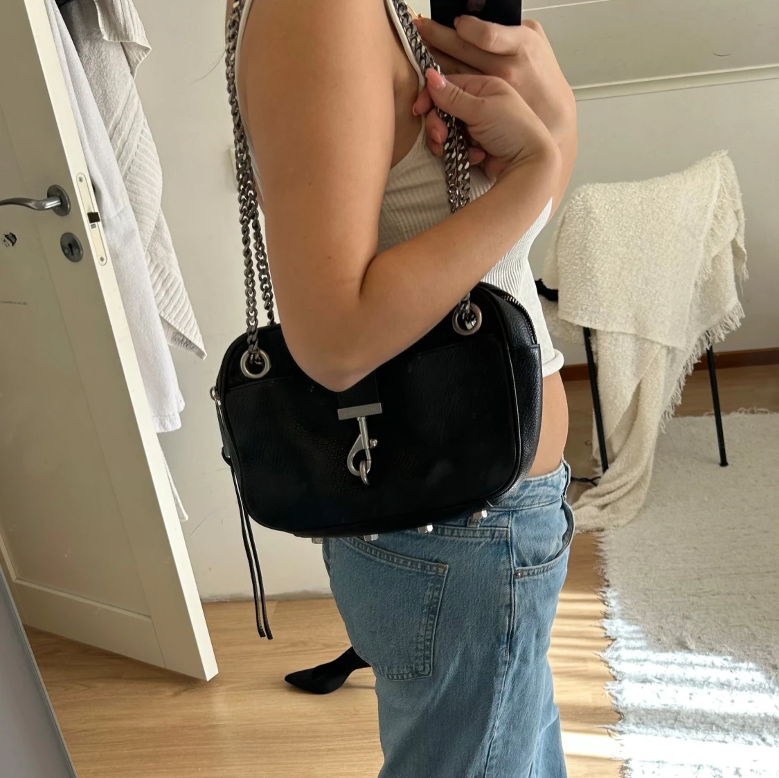 Svart axelväska från Rebecca Minkoff - 1