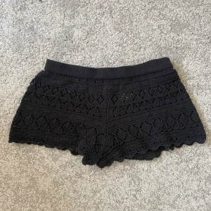 Virkade shorts - Svarta virkade/stickade shorts från Zara. Storlek XS, passar även S. Jättebra skick. 