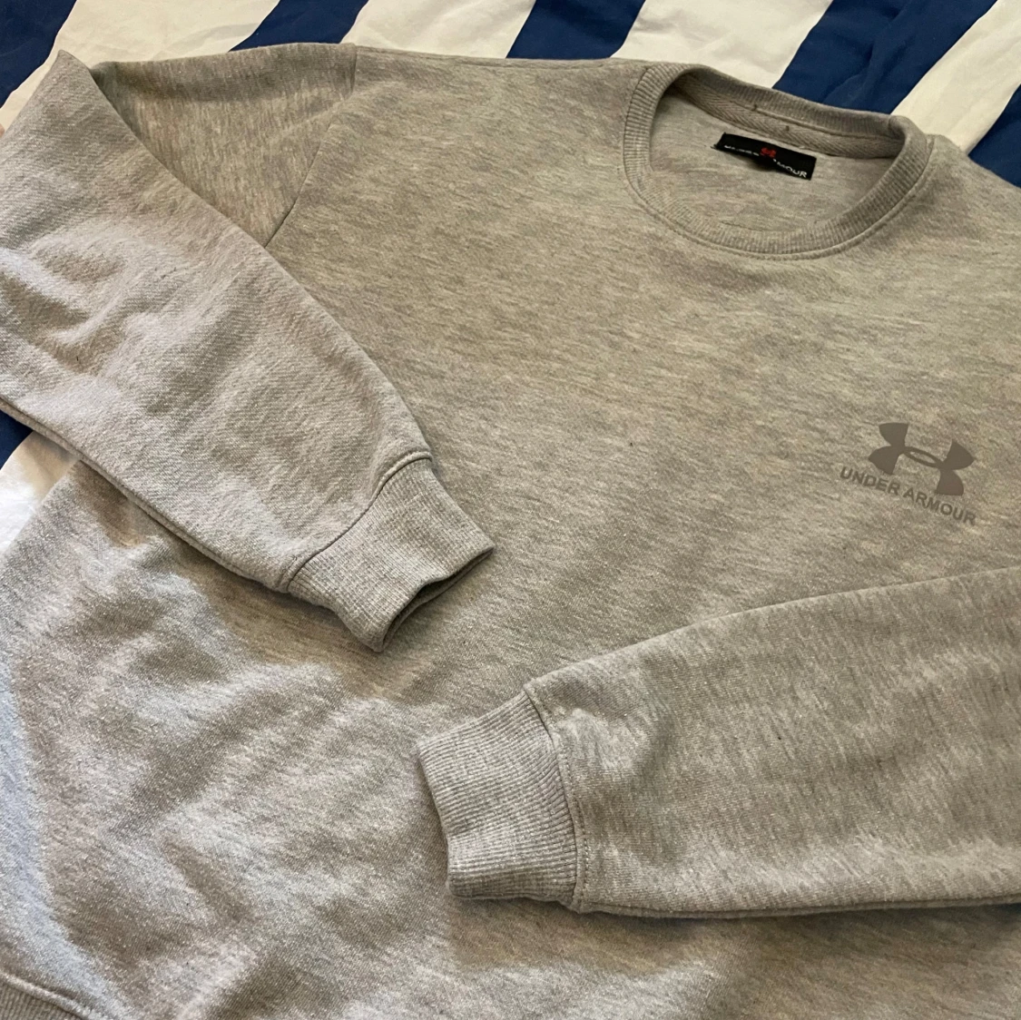 Grå sweatshirt från Under Armour - 4