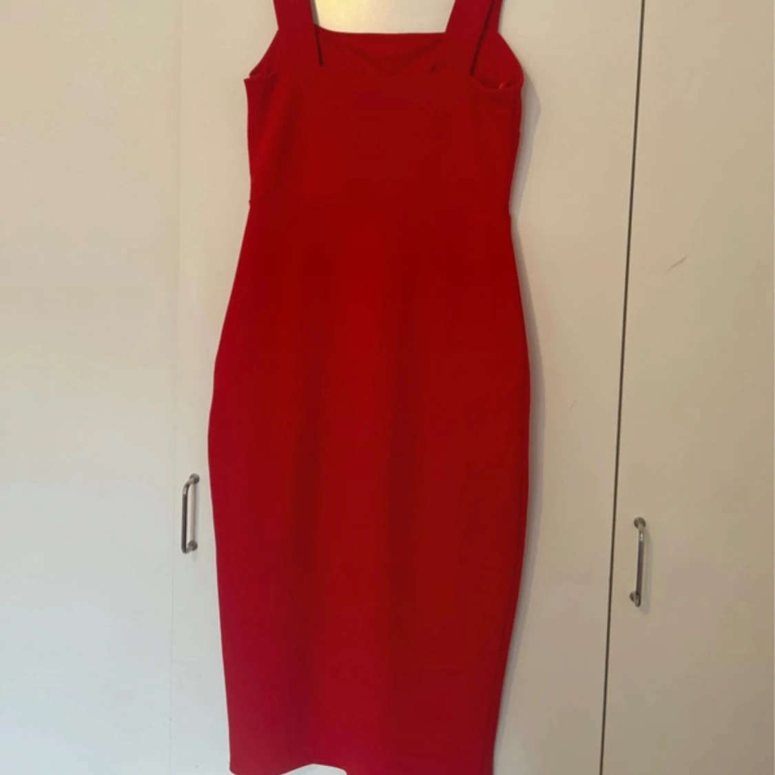 Röd långklänning med slits - 1