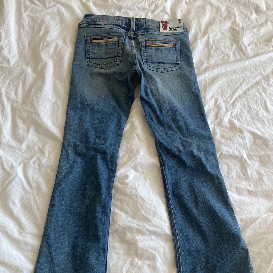 Blå bootcut jeans från Superdry - 1