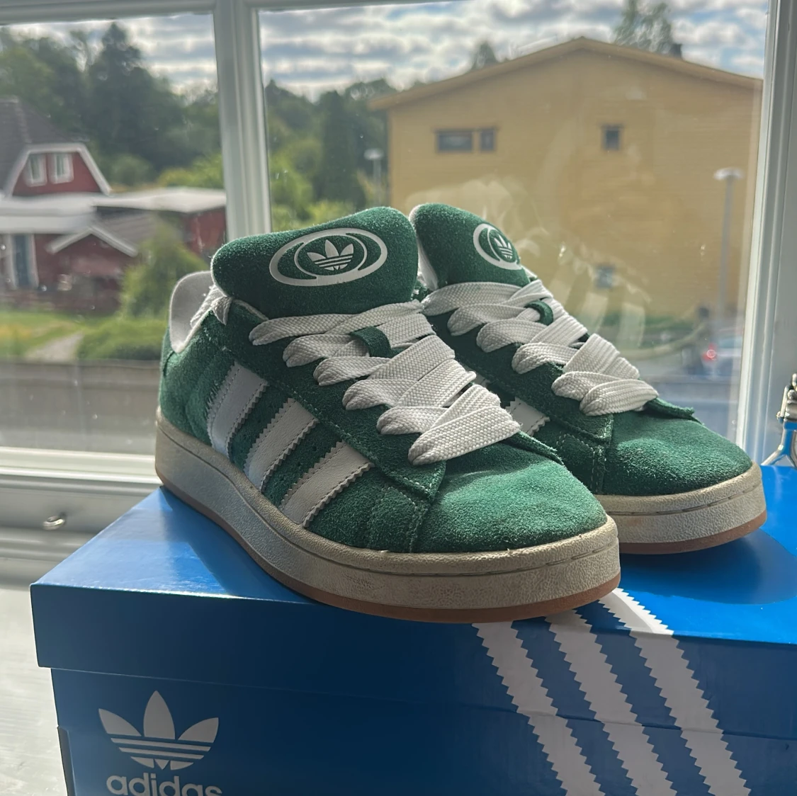 Adidas Campus gröna sneakers strl 41,5 - 1