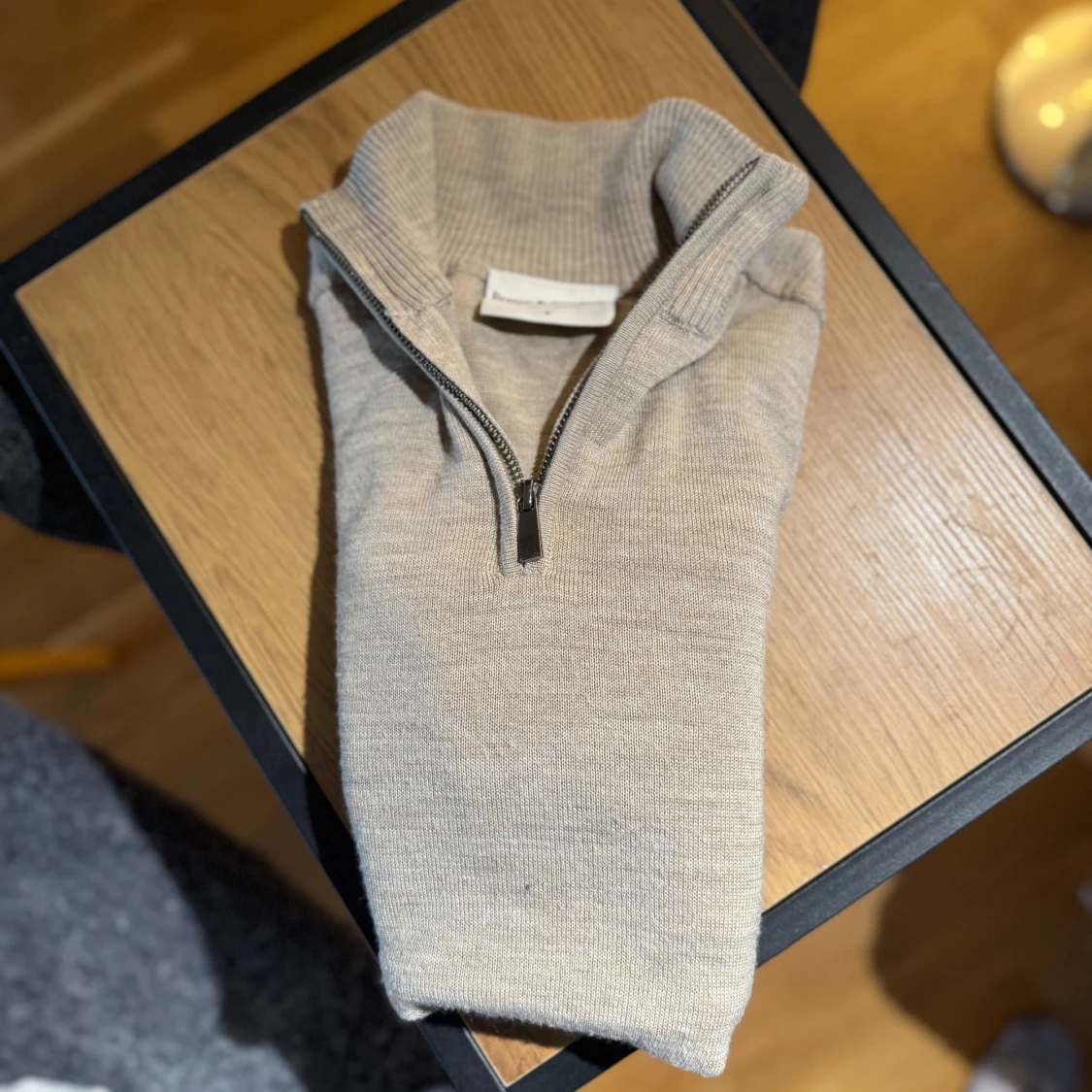 Beige stickad half zip-tröja